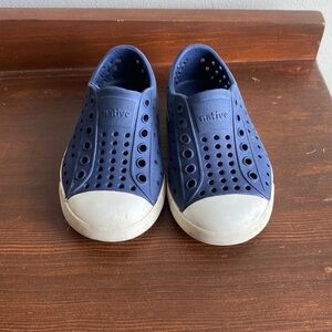 Toddler size 6 native shoes